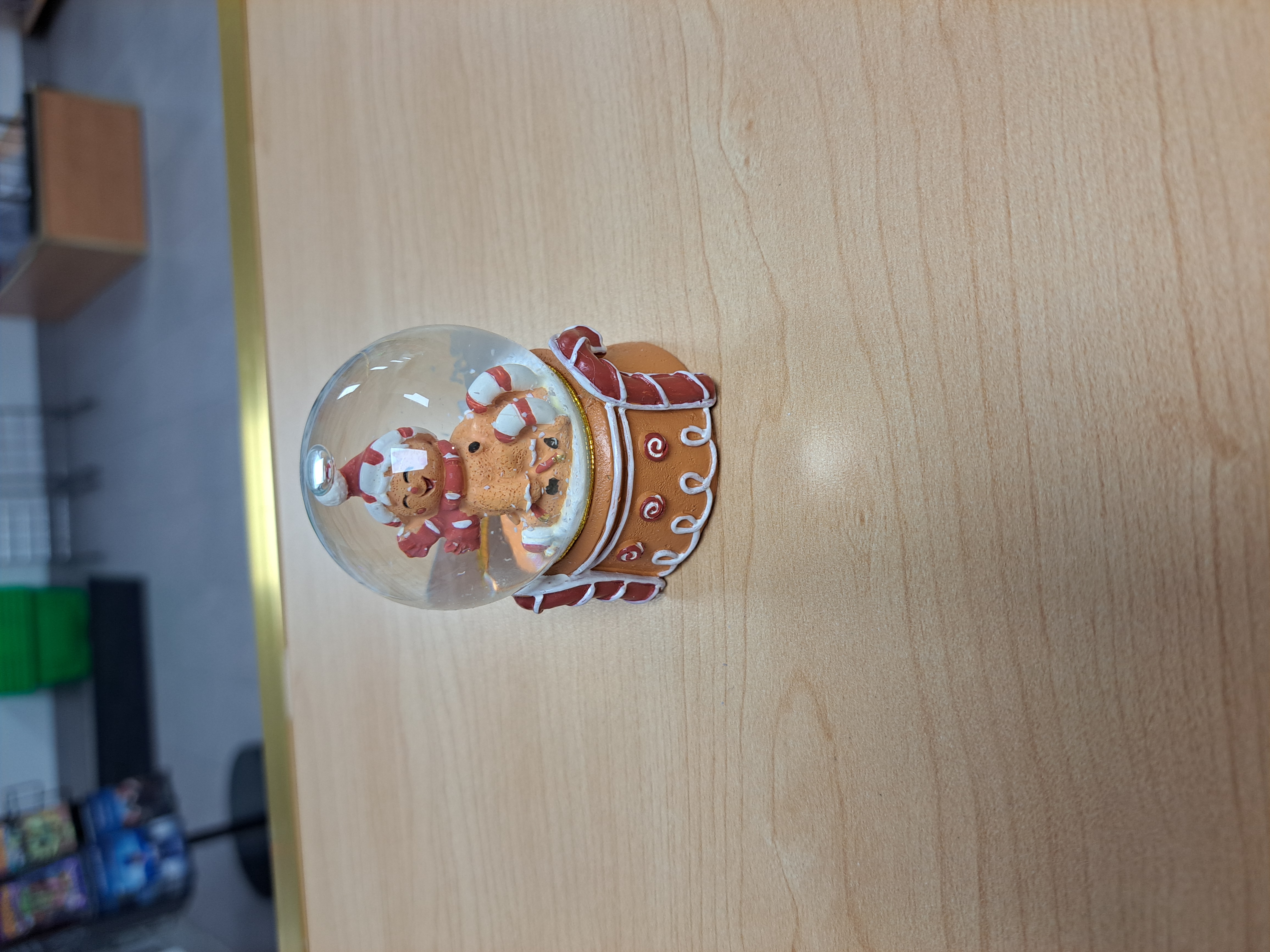 2 po et demi homme en pain d'épice boule de neige